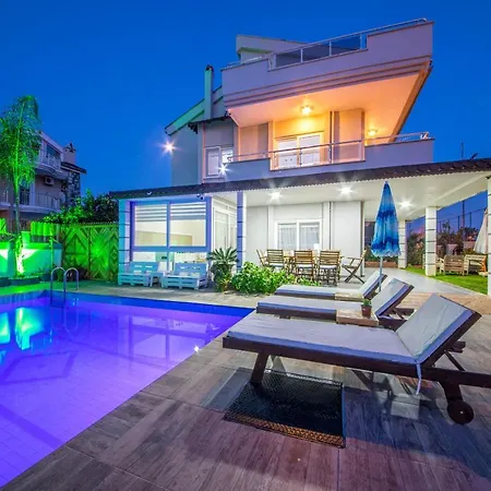 London Daily Weekly Willa Marmaris