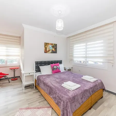 Villa London Daily Weekly *