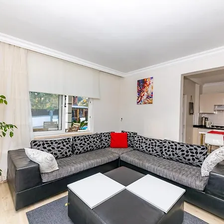 London Daily Weekly Villa