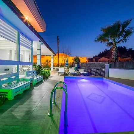 London Daily Weekly Villa *