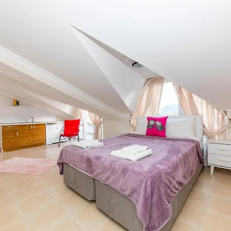 London Daily Weekly Villa Marmaris