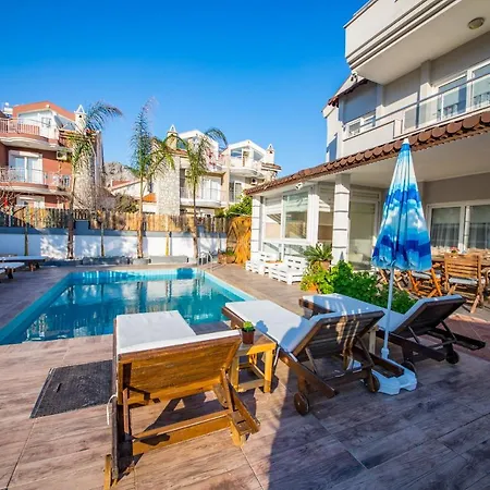 London Daily Weekly Villa *