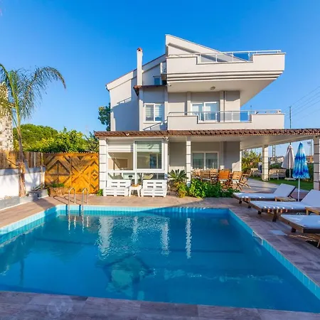 London Daily Weekly Villa *