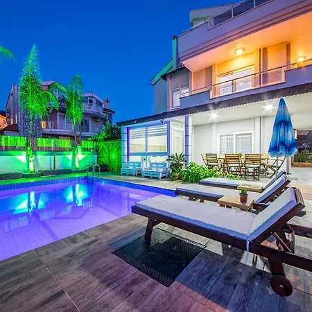 London Daily Weekly Villa *