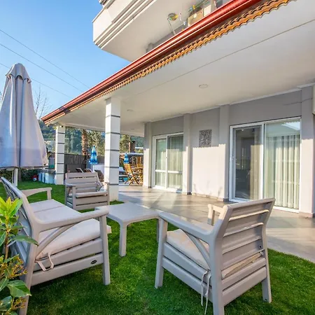 London Daily Weekly Villa *